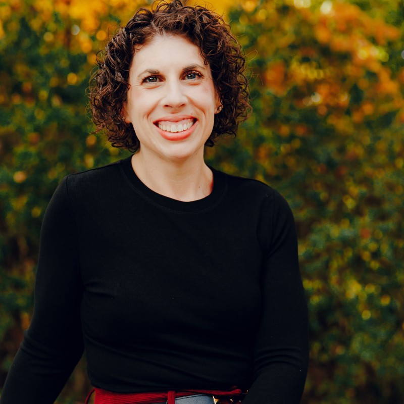 Headshot of Rachel Johnson, CMO, MoJo Marketing Consulting